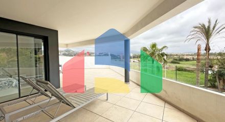 Апартаменты среднего этажа на продажу в Эстепоне