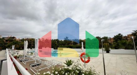 Апартаменты среднего этажа на продажу в Эстепоне