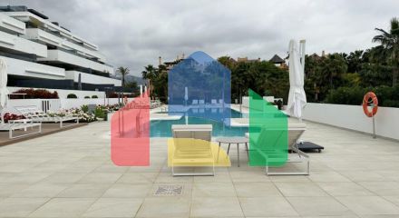 Апартаменты среднего этажа на продажу в Эстепоне