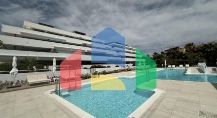 Апартаменты среднего этажа на продажу в Эстепоне