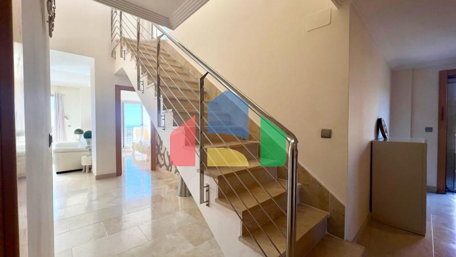 Двухуровневый пентхаус на продажу в Эстепоне.