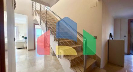 Двухуровневый пентхаус на продажу в Эстепоне.
