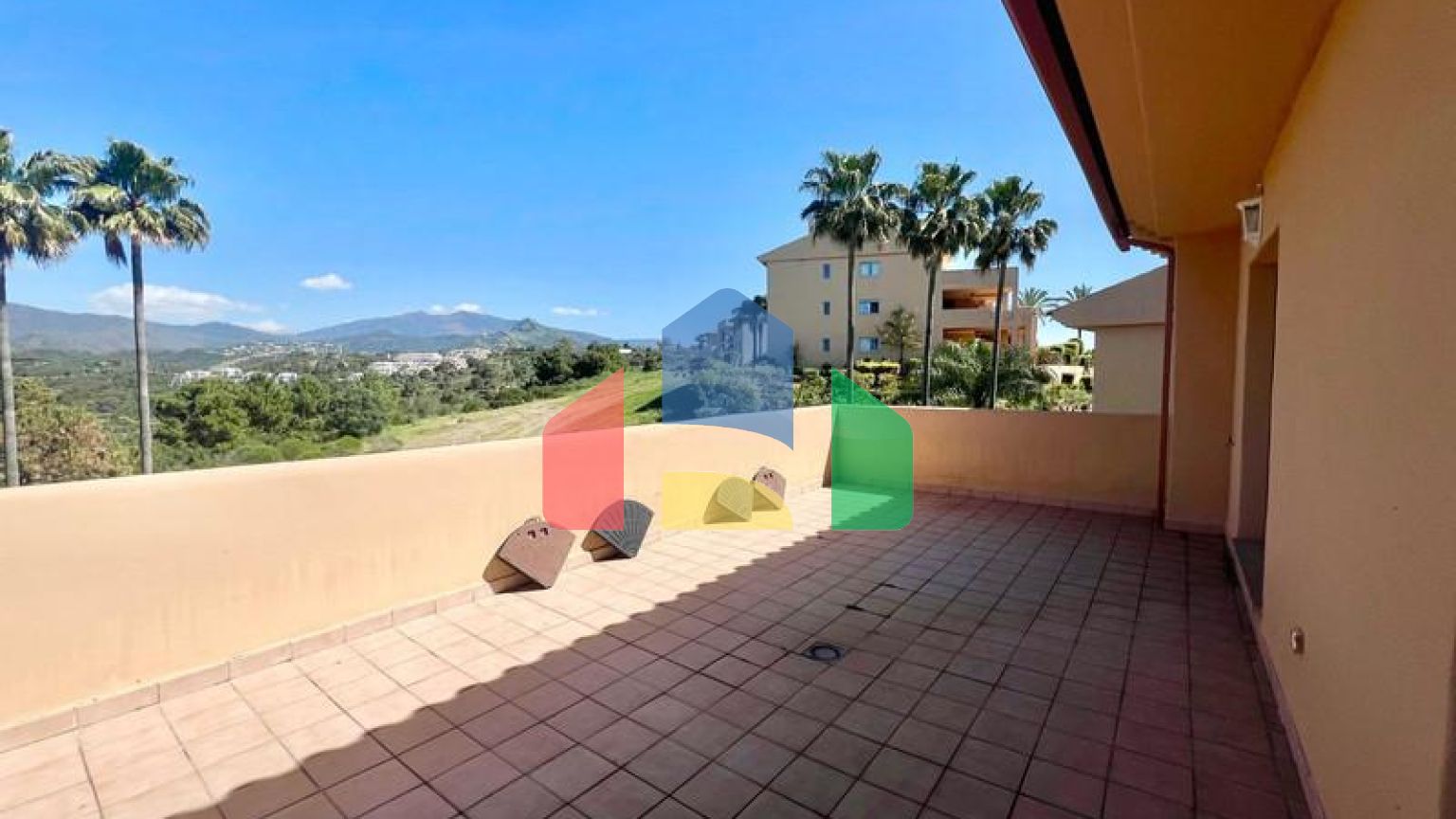 Двухуровневый пентхаус на продажу в Эстепоне.