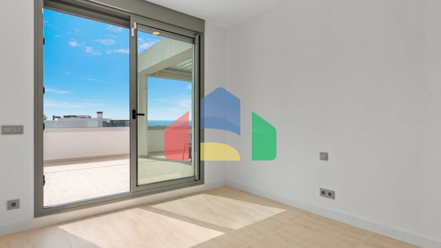 Представляем уникальный пентхаус, расположенный в одном из лучших мест в новом комплексе Сельво, на Новой Золотой Миле в Эстепоне.