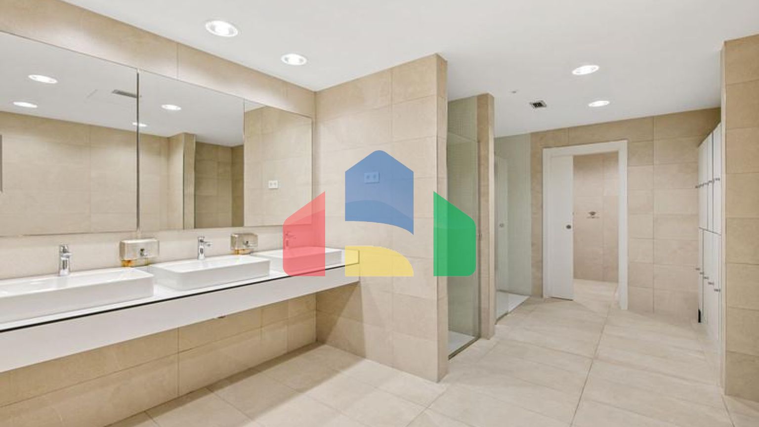 Продается новая квартира на первом этаже в частном поселке, Эстепона.