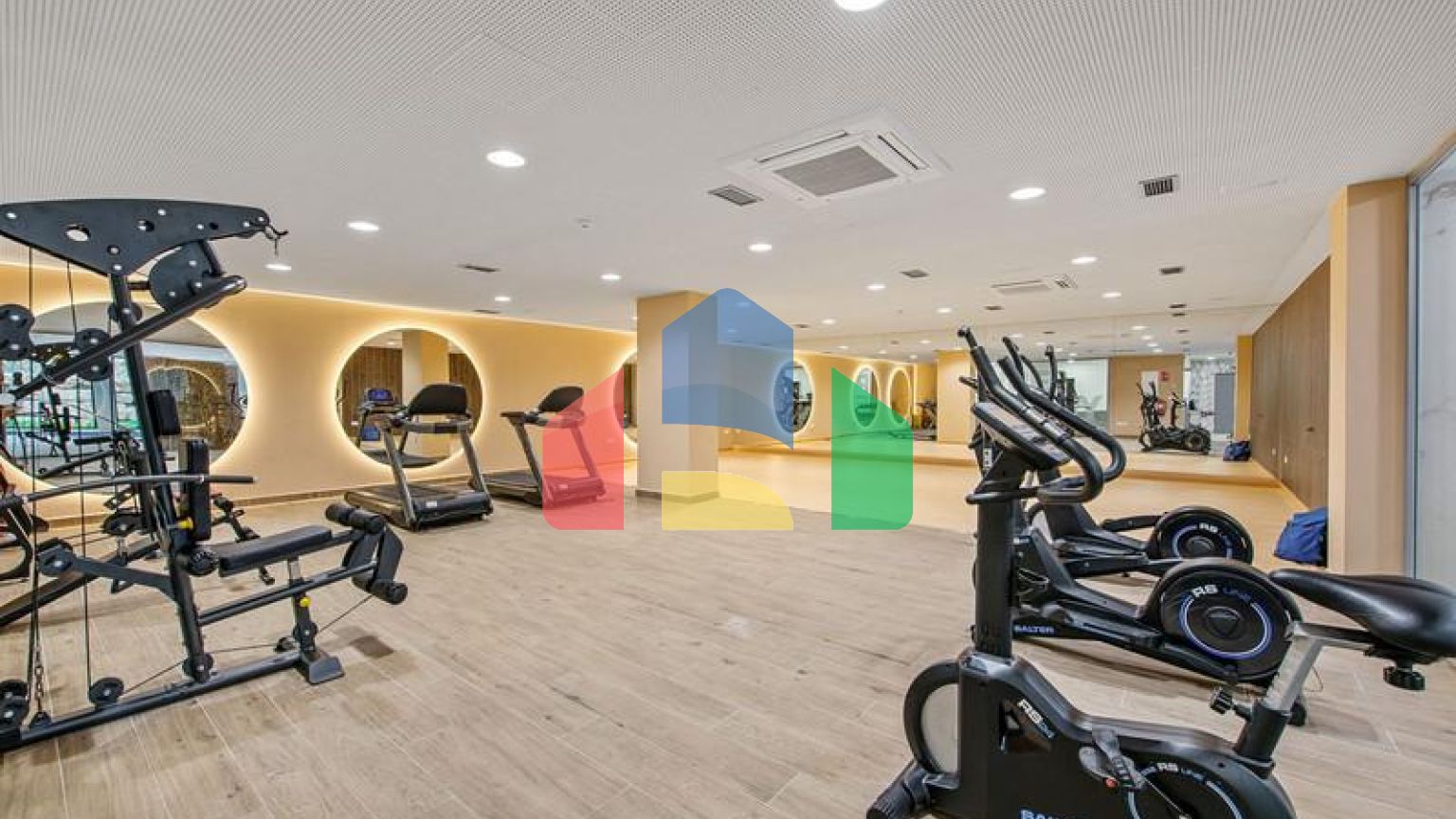 Продается новая квартира на первом этаже в частном поселке, Эстепона.