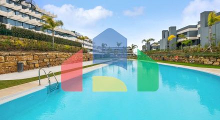 Продается новая квартира на первом этаже в частном поселке, Эстепона.