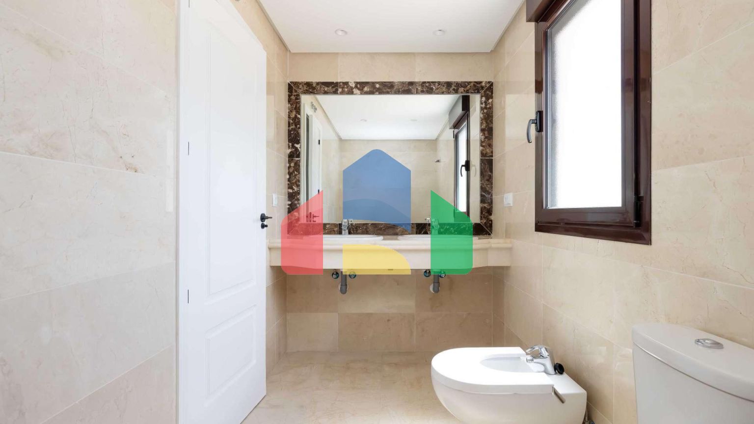 Современные дома в средиземноморском стиле с видом на море и поле для гольфа в Эстепоне