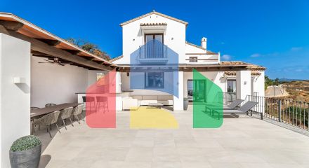 Современный андалузский роскошный уход Современный андалузский роскошный уход