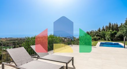 Современный андалузский роскошный уход Современный андалузский роскошный уход