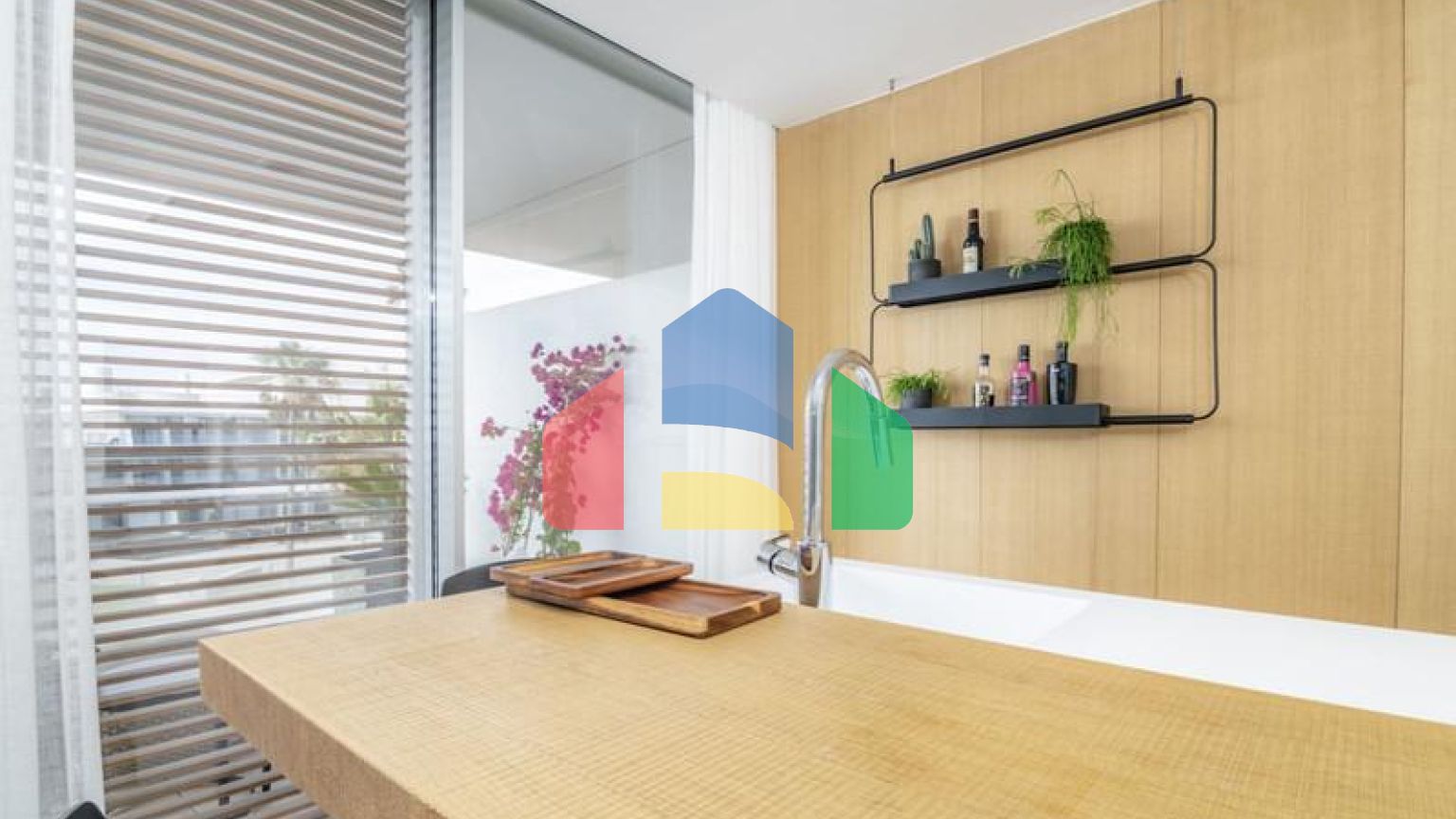 Эксклюзивная квартира в прибрежной урбанизации с 3 спальнями, готовая к заселению в Эстепоне.