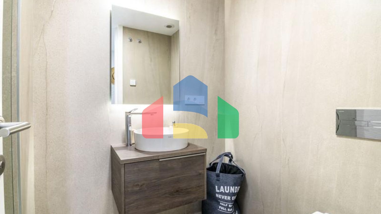 Эксклюзивная квартира в прибрежной урбанизации с 3 спальнями, готовая к заселению в Эстепоне.