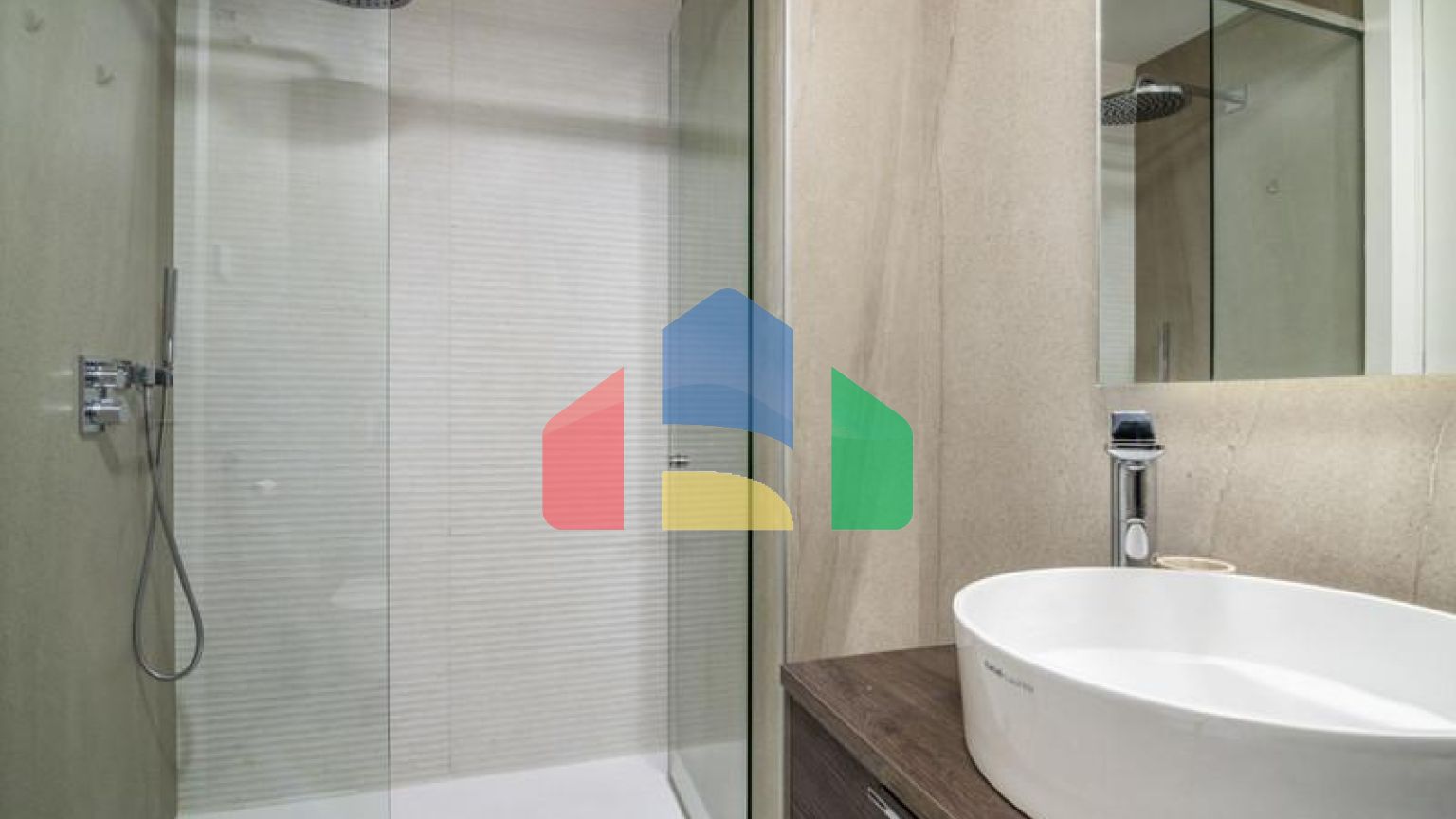 Эксклюзивная квартира в прибрежной урбанизации с 3 спальнями, готовая к заселению в Эстепоне.