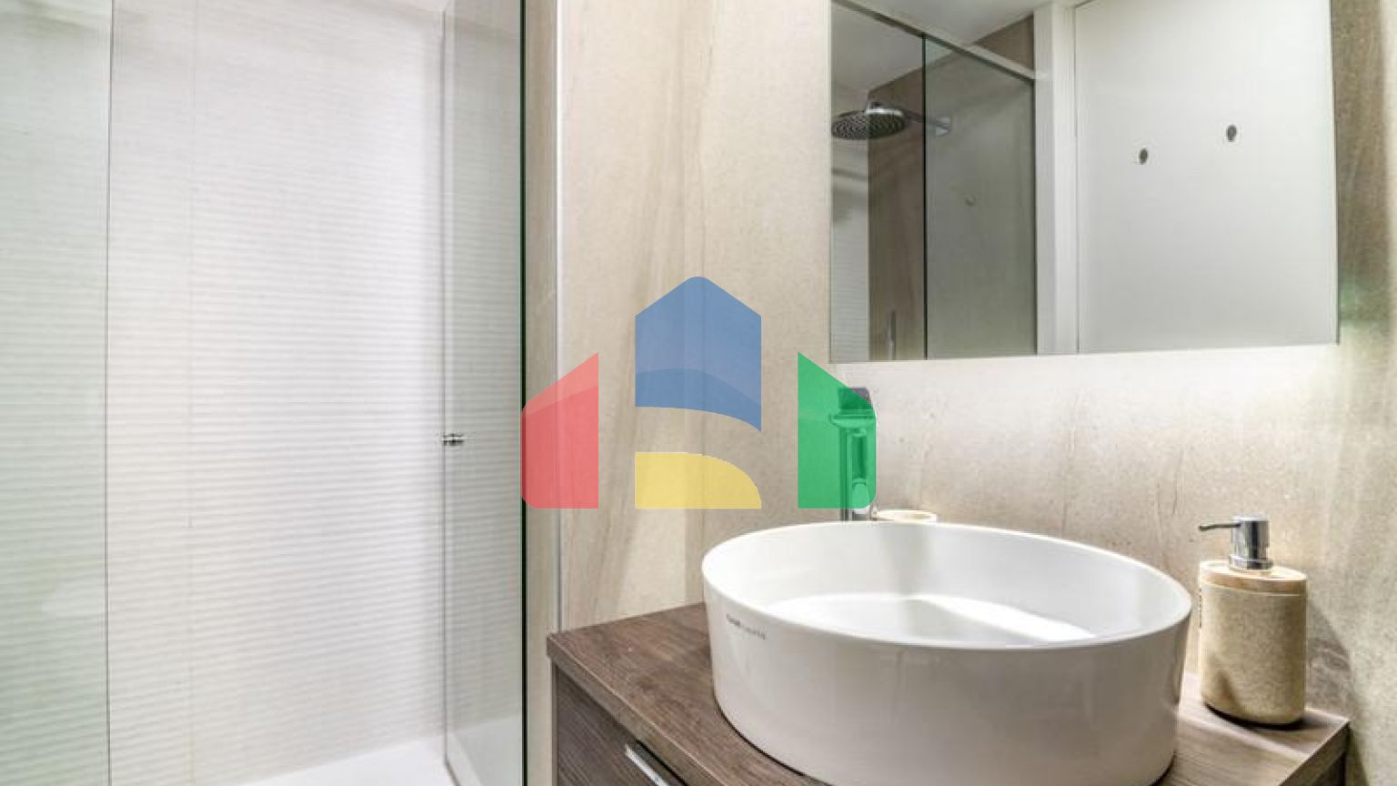 Эксклюзивная квартира в прибрежной урбанизации с 3 спальнями, готовая к заселению в Эстепоне.