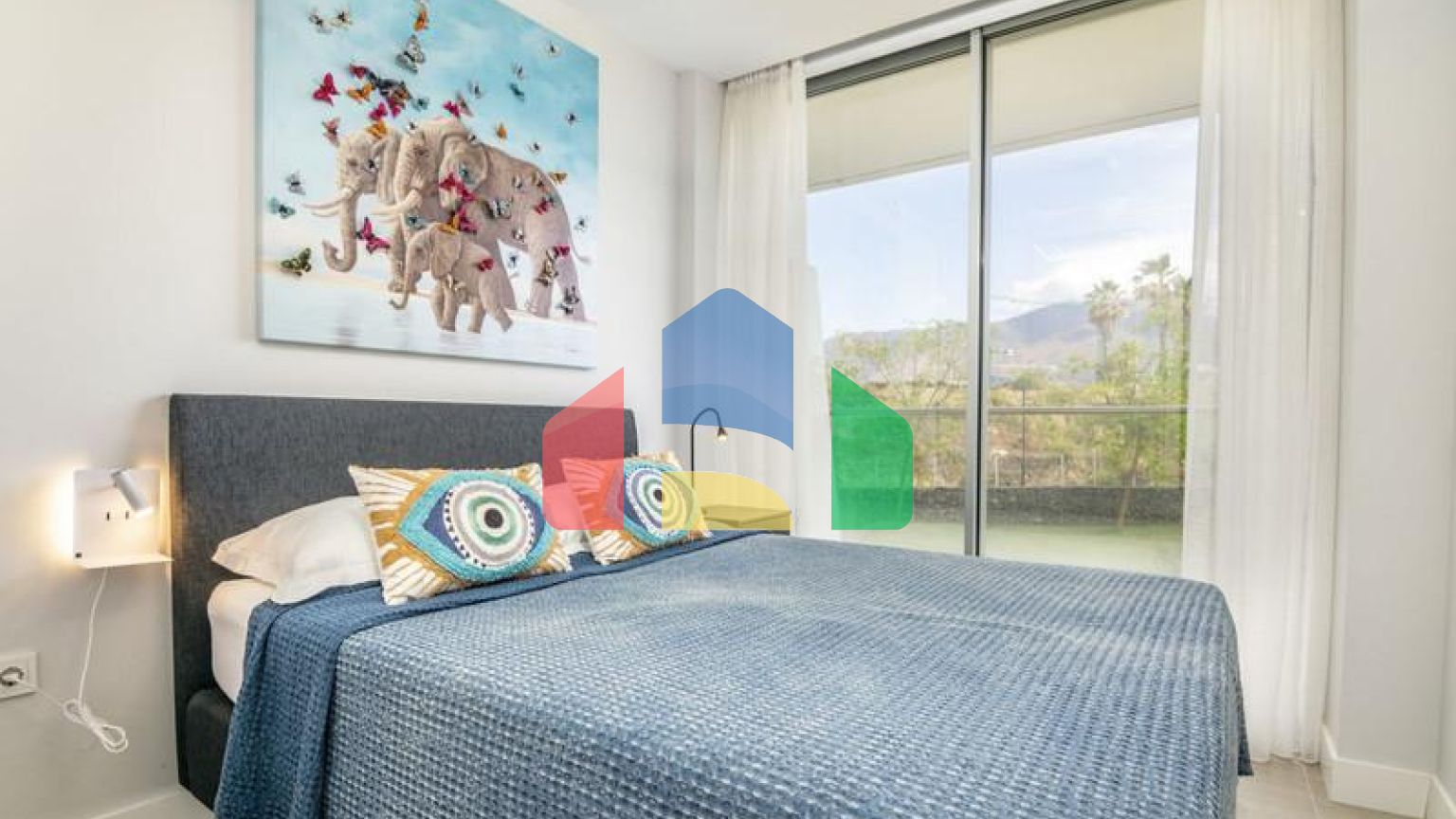 Эксклюзивная квартира в прибрежной урбанизации с 3 спальнями, готовая к заселению в Эстепоне.