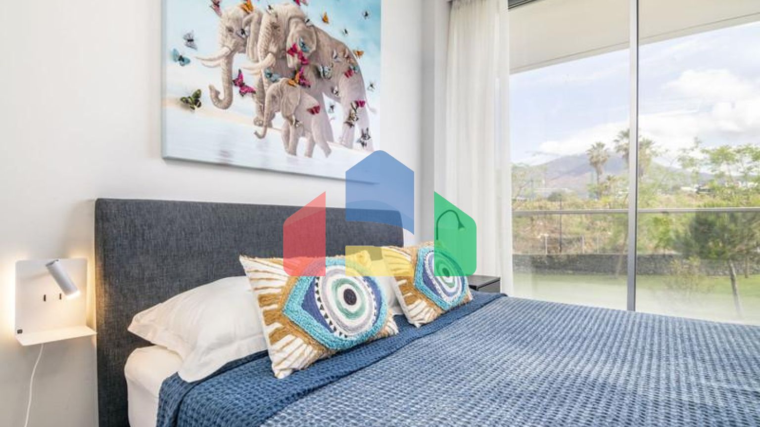 Эксклюзивная квартира в прибрежной урбанизации с 3 спальнями, готовая к заселению в Эстепоне.