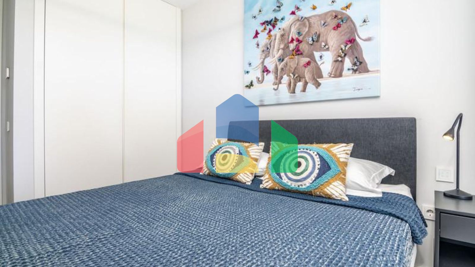 Эксклюзивная квартира в прибрежной урбанизации с 3 спальнями, готовая к заселению в Эстепоне.