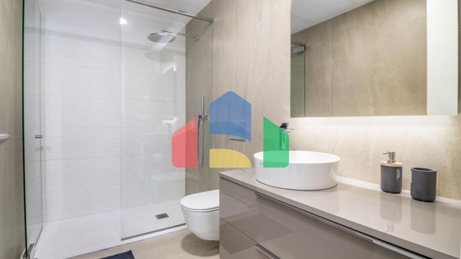 Эксклюзивная квартира в прибрежной урбанизации с 3 спальнями, готовая к заселению в Эстепоне.