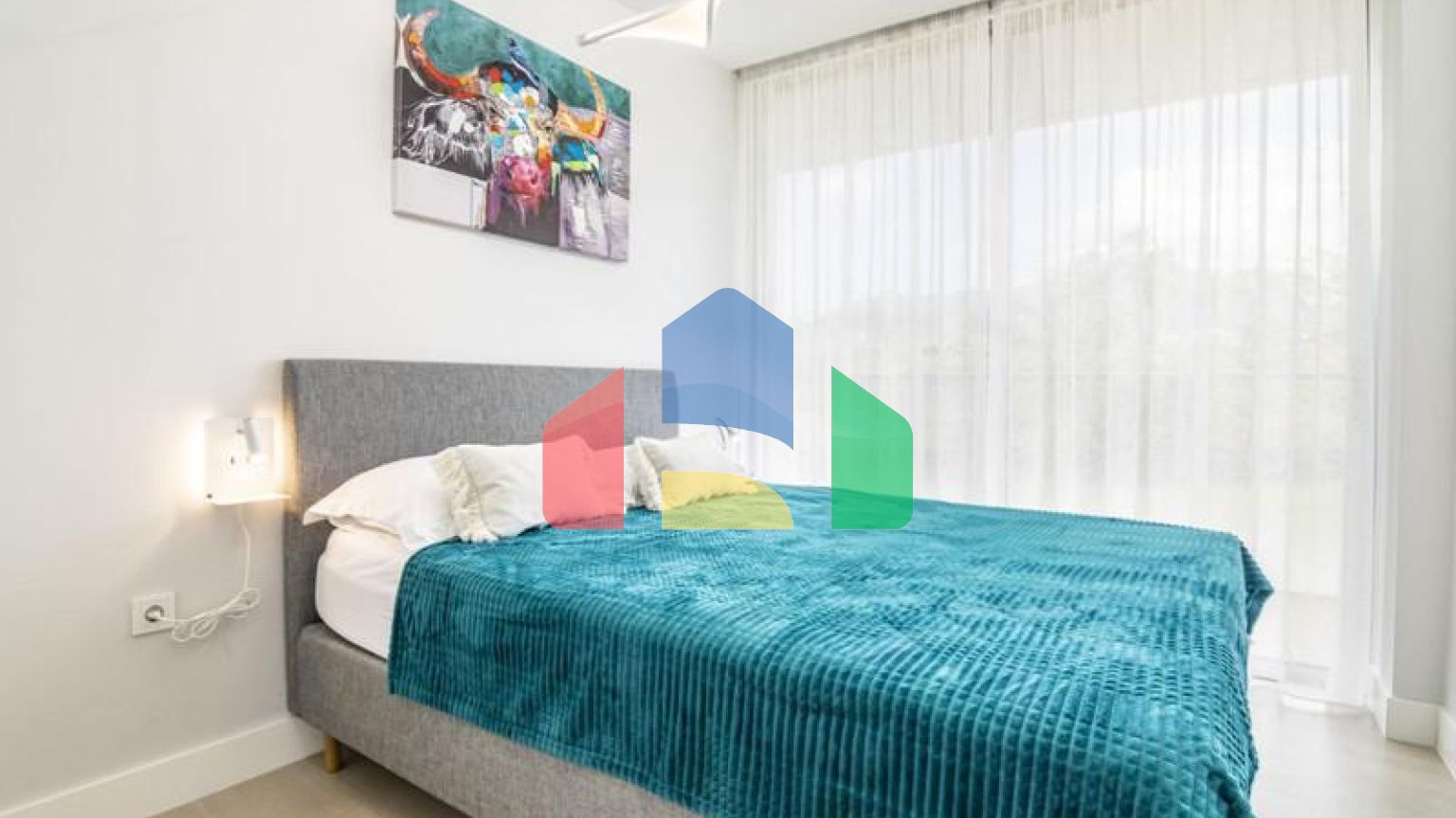 Эксклюзивная квартира в прибрежной урбанизации с 3 спальнями, готовая к заселению в Эстепоне.