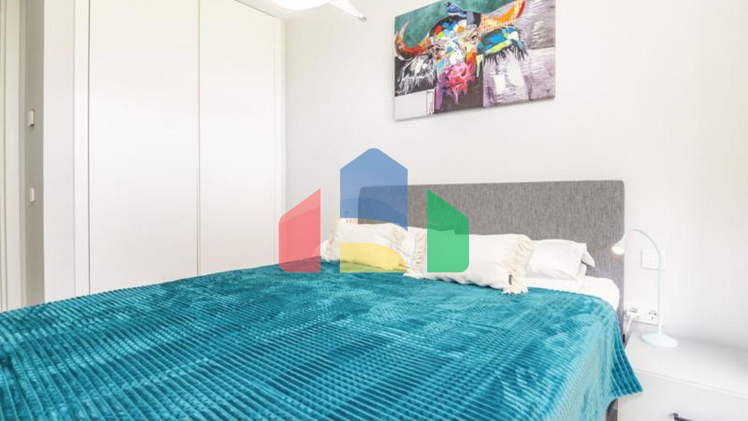 Эксклюзивная квартира в прибрежной урбанизации с 3 спальнями, готовая к заселению в Эстепоне.