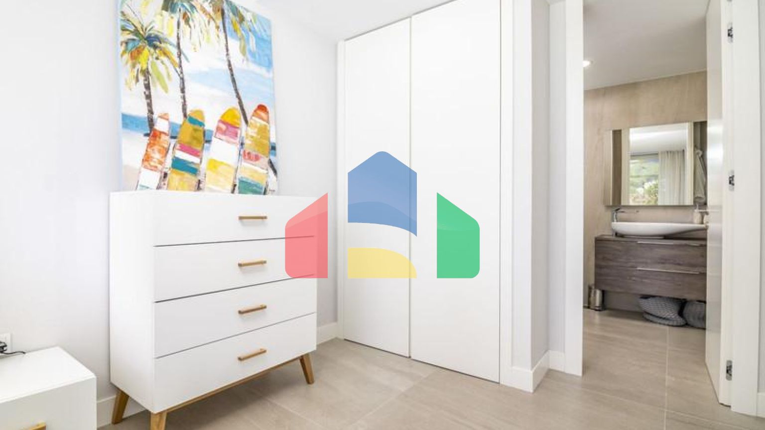 Эксклюзивная квартира в прибрежной урбанизации с 3 спальнями, готовая к заселению в Эстепоне.