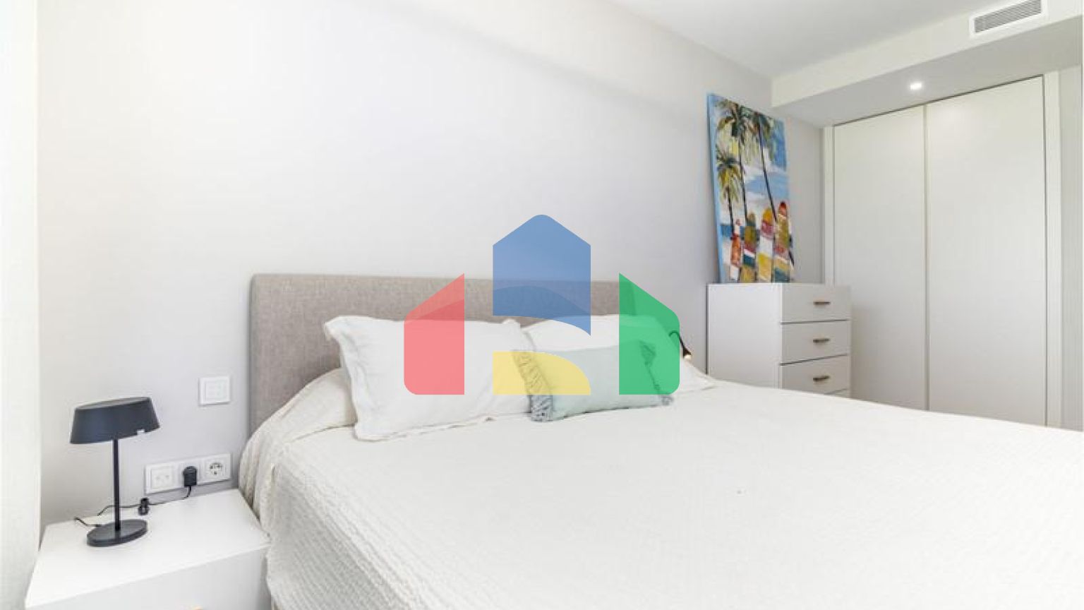 Эксклюзивная квартира в прибрежной урбанизации с 3 спальнями, готовая к заселению в Эстепоне.