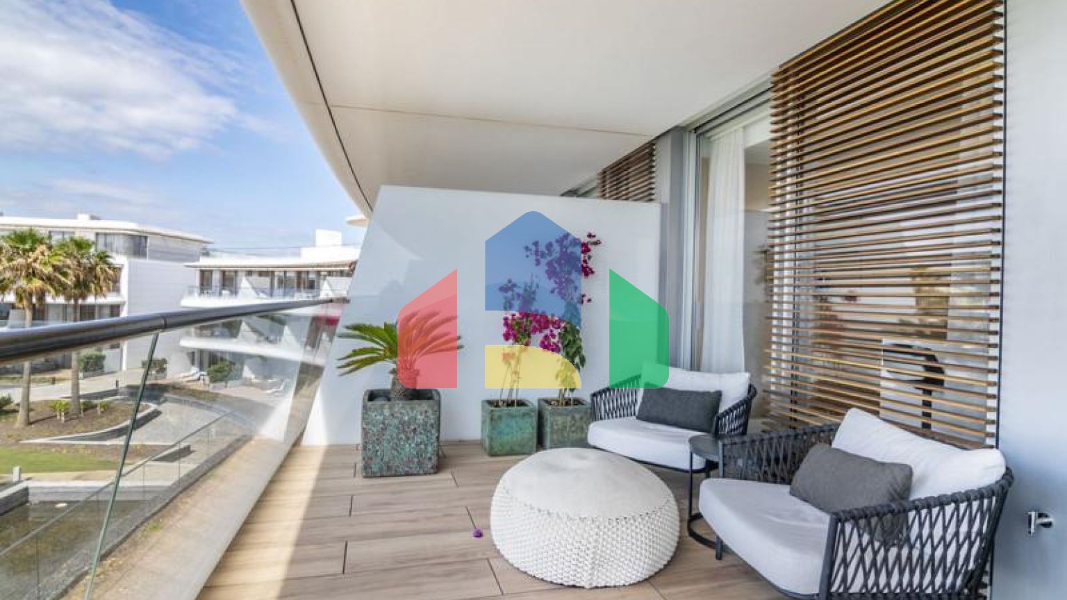 Эксклюзивная квартира в прибрежной урбанизации с 3 спальнями, готовая к заселению в Эстепоне.