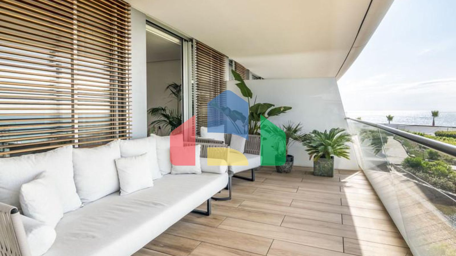 Эксклюзивная квартира в прибрежной урбанизации с 3 спальнями, готовая к заселению в Эстепоне.