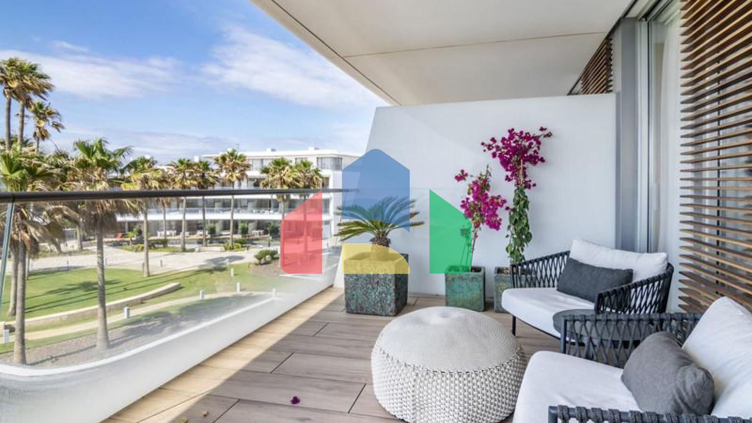 Эксклюзивная квартира в прибрежной урбанизации с 3 спальнями, готовая к заселению в Эстепоне.