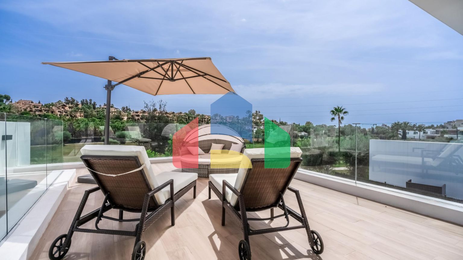 Роскошная вилла на первой линии поля для гольфа с непревзойденными удобствами и потрясающими видами в Эль Кампанарио