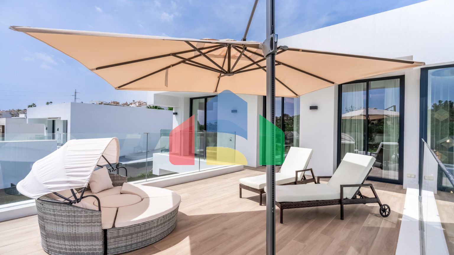 Роскошная вилла на первой линии поля для гольфа с непревзойденными удобствами и потрясающими видами в Эль Кампанарио