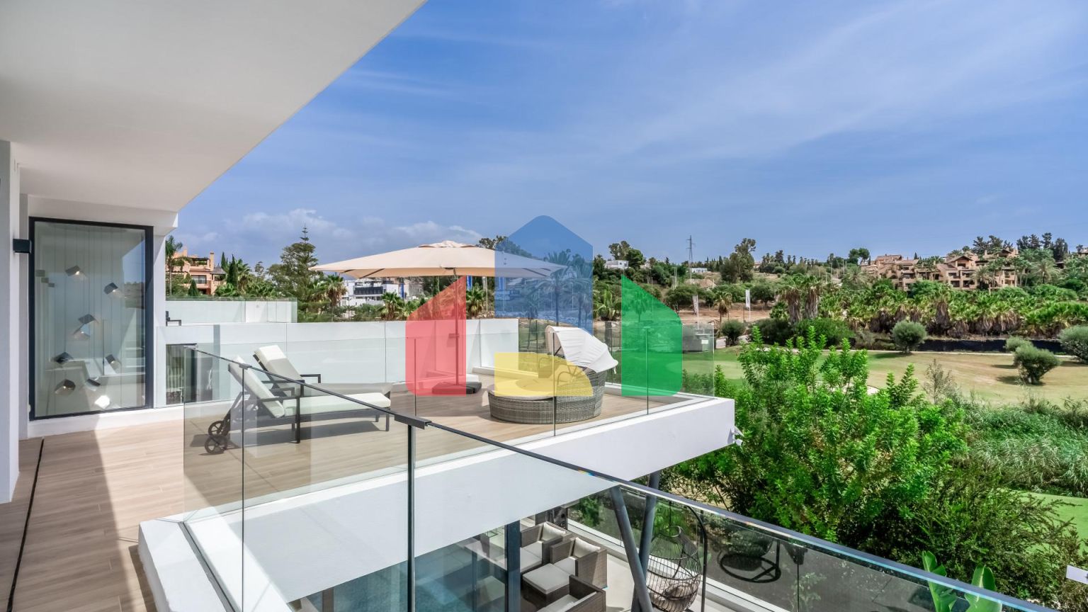 Роскошная вилла на первой линии поля для гольфа с непревзойденными удобствами и потрясающими видами в Эль Кампанарио