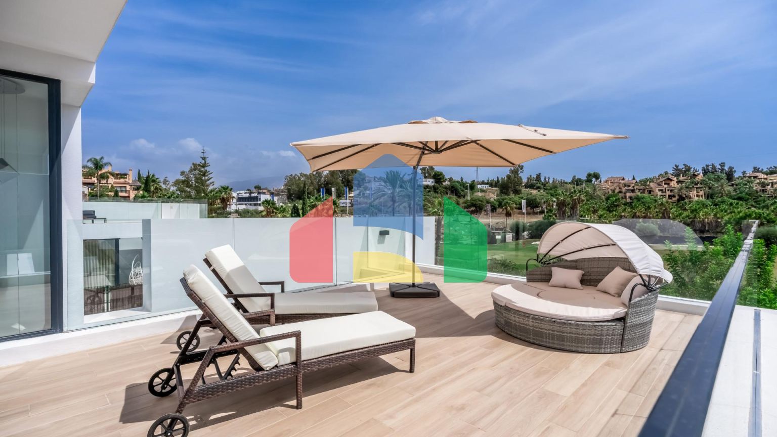 Роскошная вилла на первой линии поля для гольфа с непревзойденными удобствами и потрясающими видами в Эль Кампанарио