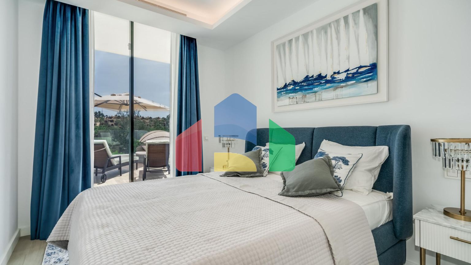 Роскошная вилла на первой линии поля для гольфа с непревзойденными удобствами и потрясающими видами в Эль Кампанарио