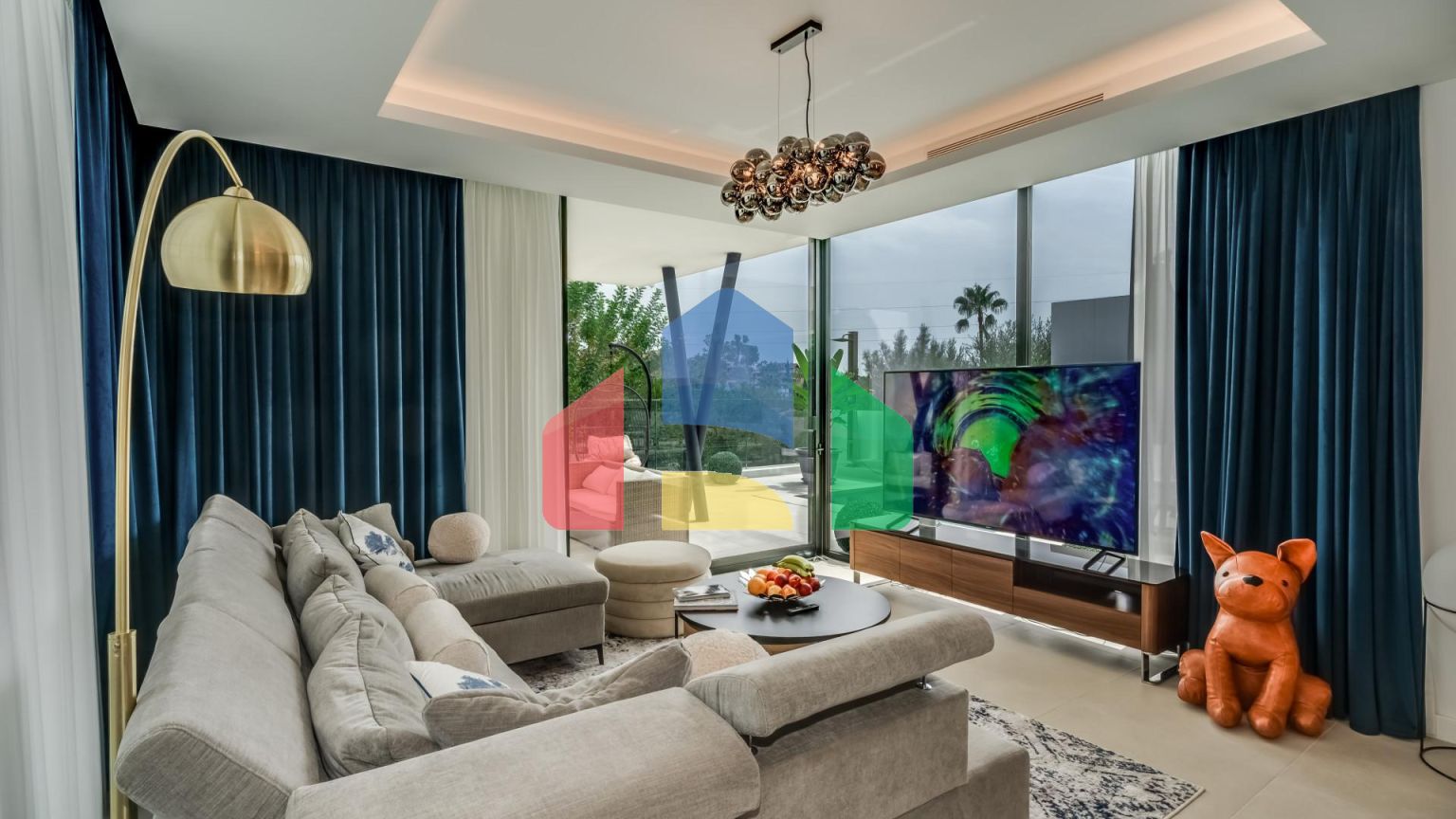 Роскошная вилла на первой линии поля для гольфа с непревзойденными удобствами и потрясающими видами в Эль Кампанарио