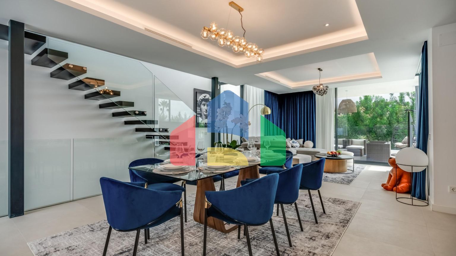 Роскошная вилла на первой линии поля для гольфа с непревзойденными удобствами и потрясающими видами в Эль Кампанарио