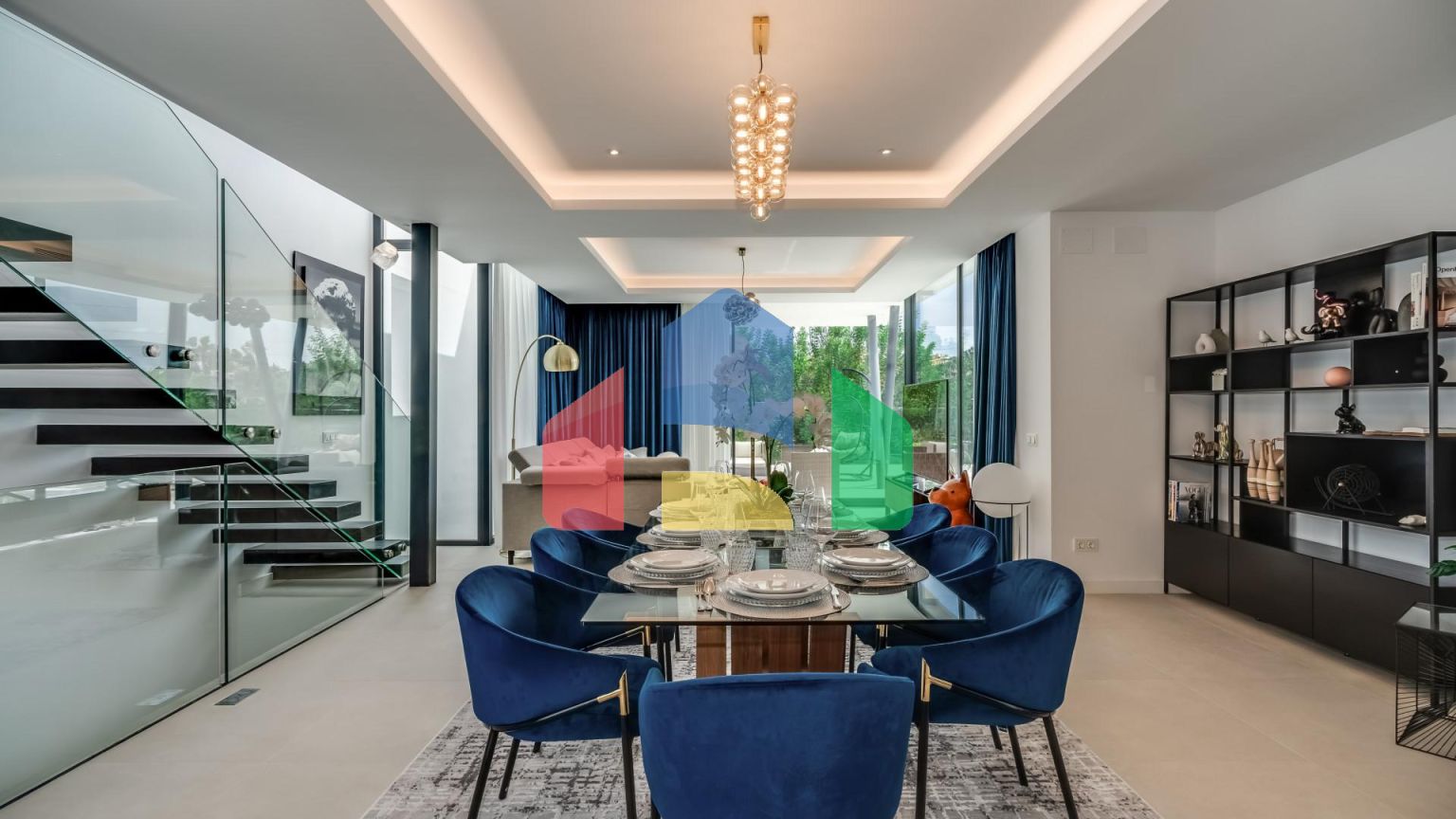 Роскошная вилла на первой линии поля для гольфа с непревзойденными удобствами и потрясающими видами в Эль Кампанарио