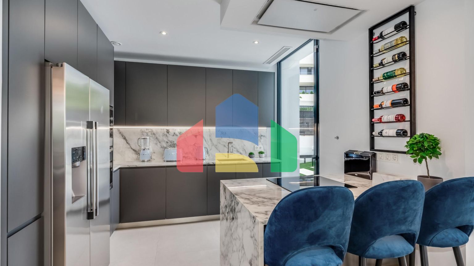 Роскошная вилла на первой линии поля для гольфа с непревзойденными удобствами и потрясающими видами в Эль Кампанарио