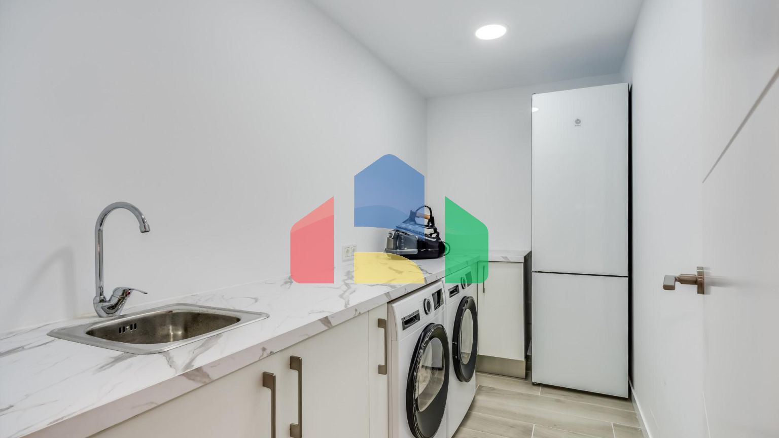 Роскошная вилла на первой линии поля для гольфа с непревзойденными удобствами и потрясающими видами в Эль Кампанарио