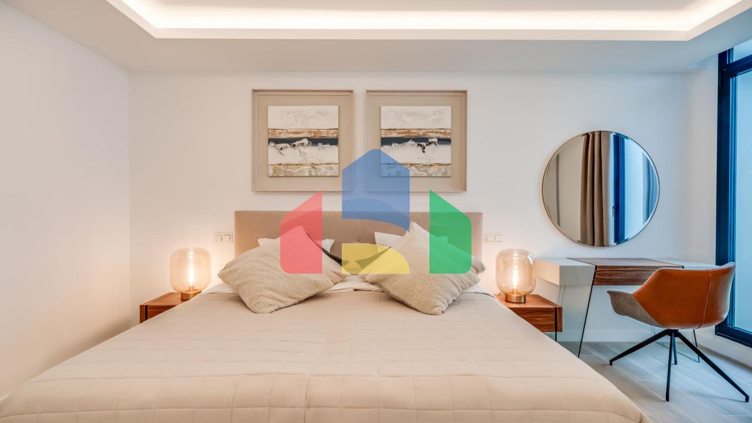 Роскошная вилла на первой линии поля для гольфа с непревзойденными удобствами и потрясающими видами в Эль Кампанарио