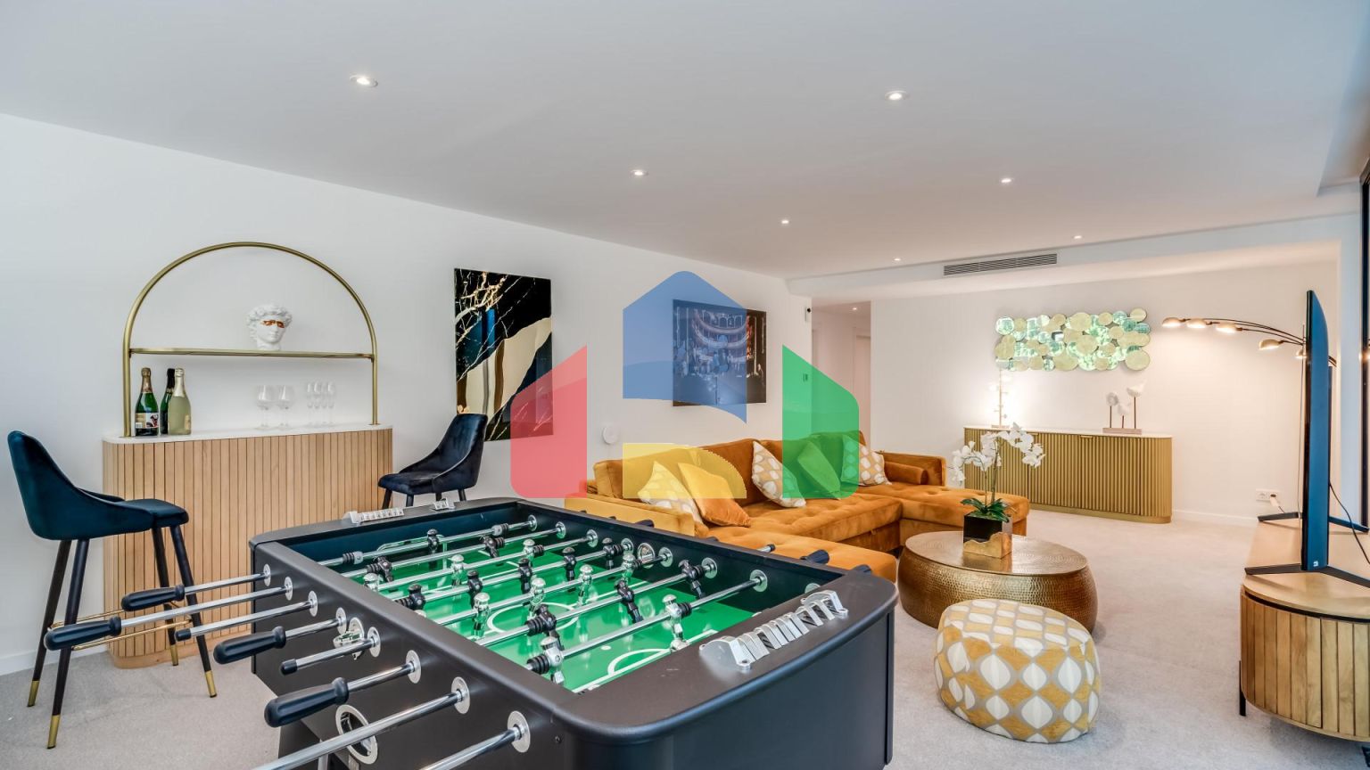 Роскошная вилла на первой линии поля для гольфа с непревзойденными удобствами и потрясающими видами в Эль Кампанарио