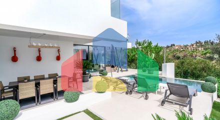 Роскошная вилла на первой линии поля для гольфа с непревзойденными удобствами и потрясающими видами в Эль Кампанарио