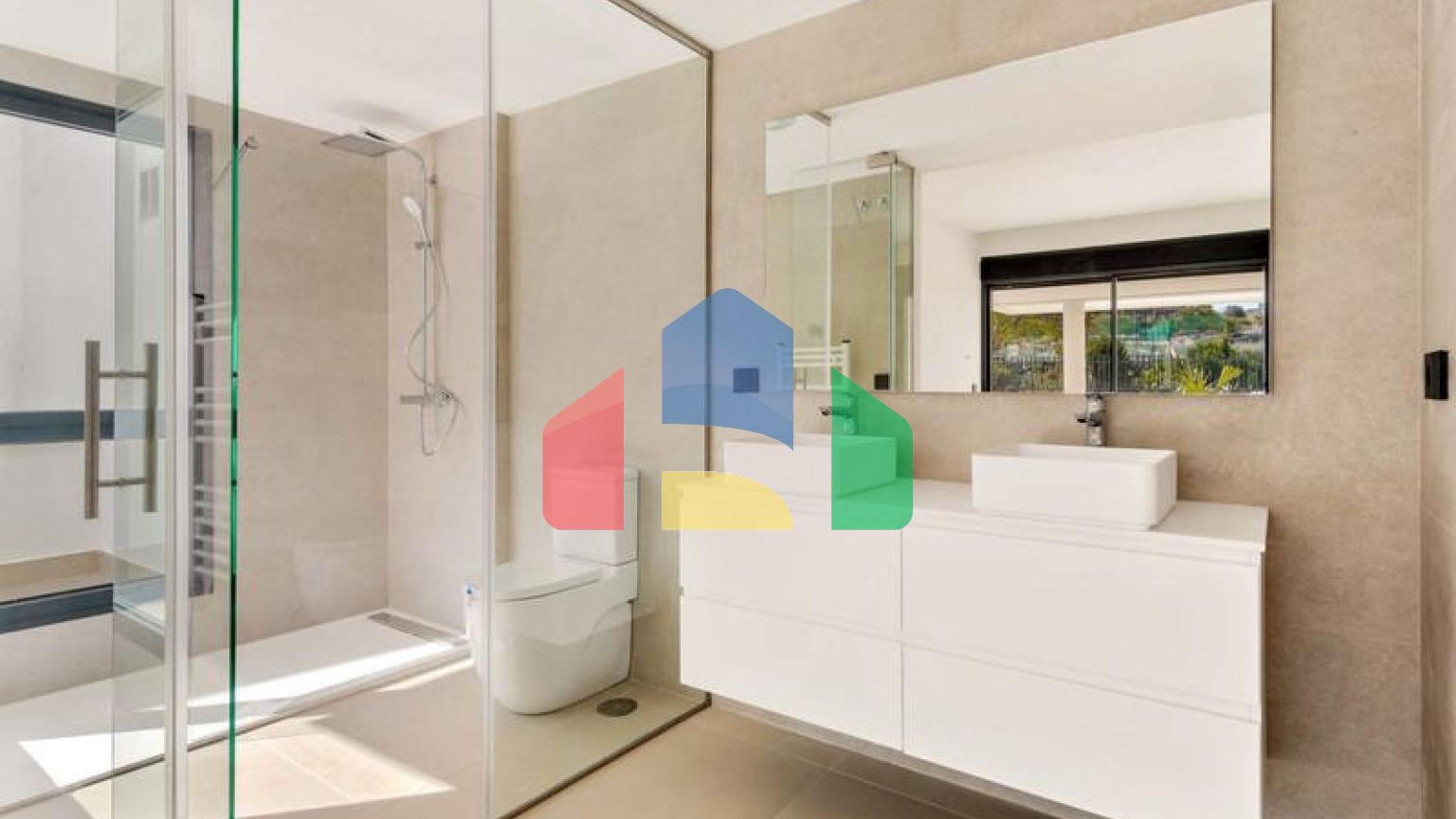 Эта квартира расположена в престижном кондоминиуме Mirador de Estepona.