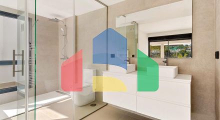 Эта квартира расположена в престижном кондоминиуме Mirador de Estepona. Эта квартира расположена в престижном кондоминиуме Mirador de Estepona.