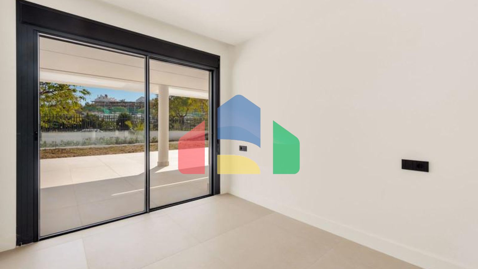 Эта квартира расположена в престижном кондоминиуме Mirador de Estepona.