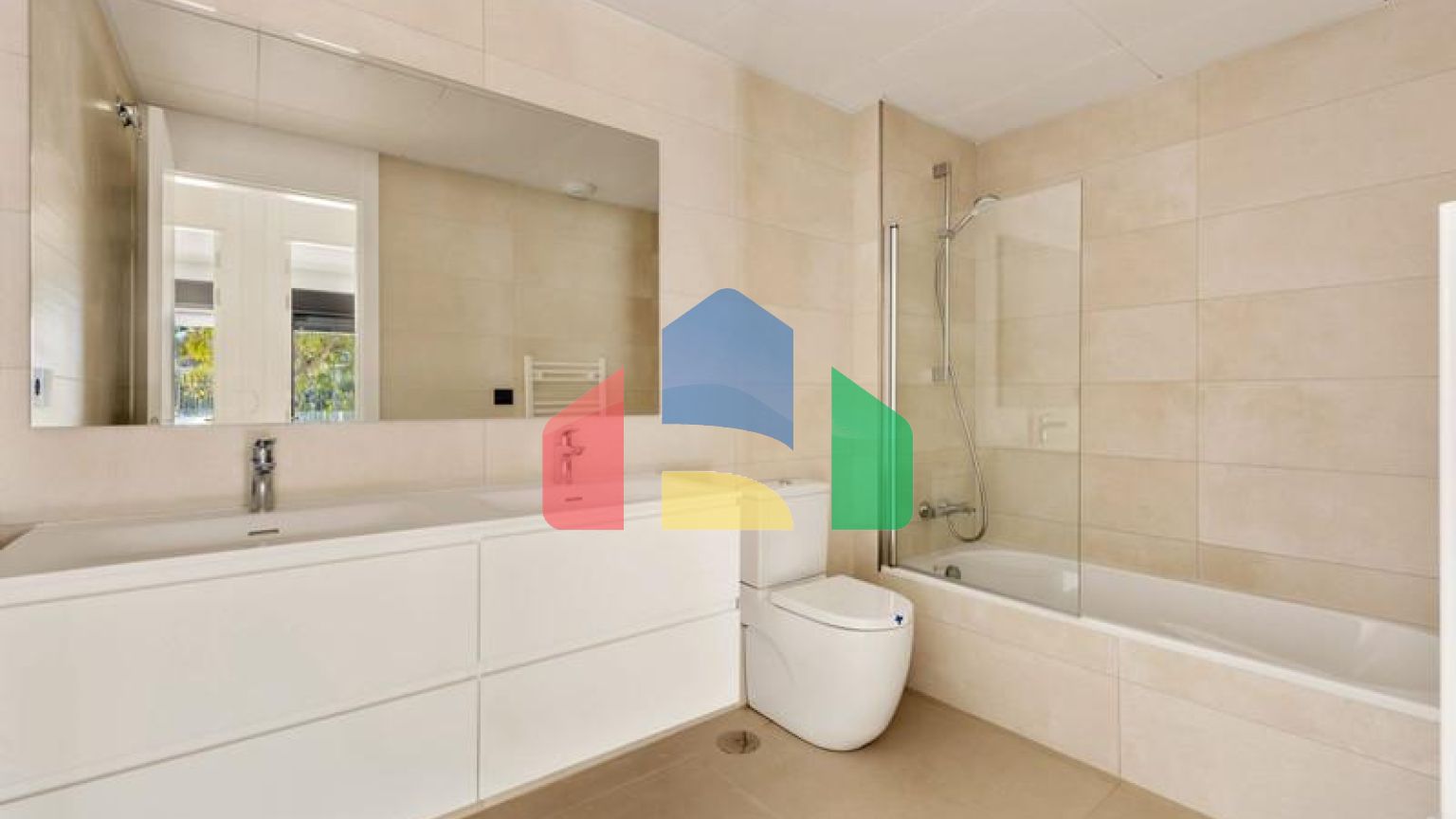 Эта квартира расположена в престижном кондоминиуме Mirador de Estepona.