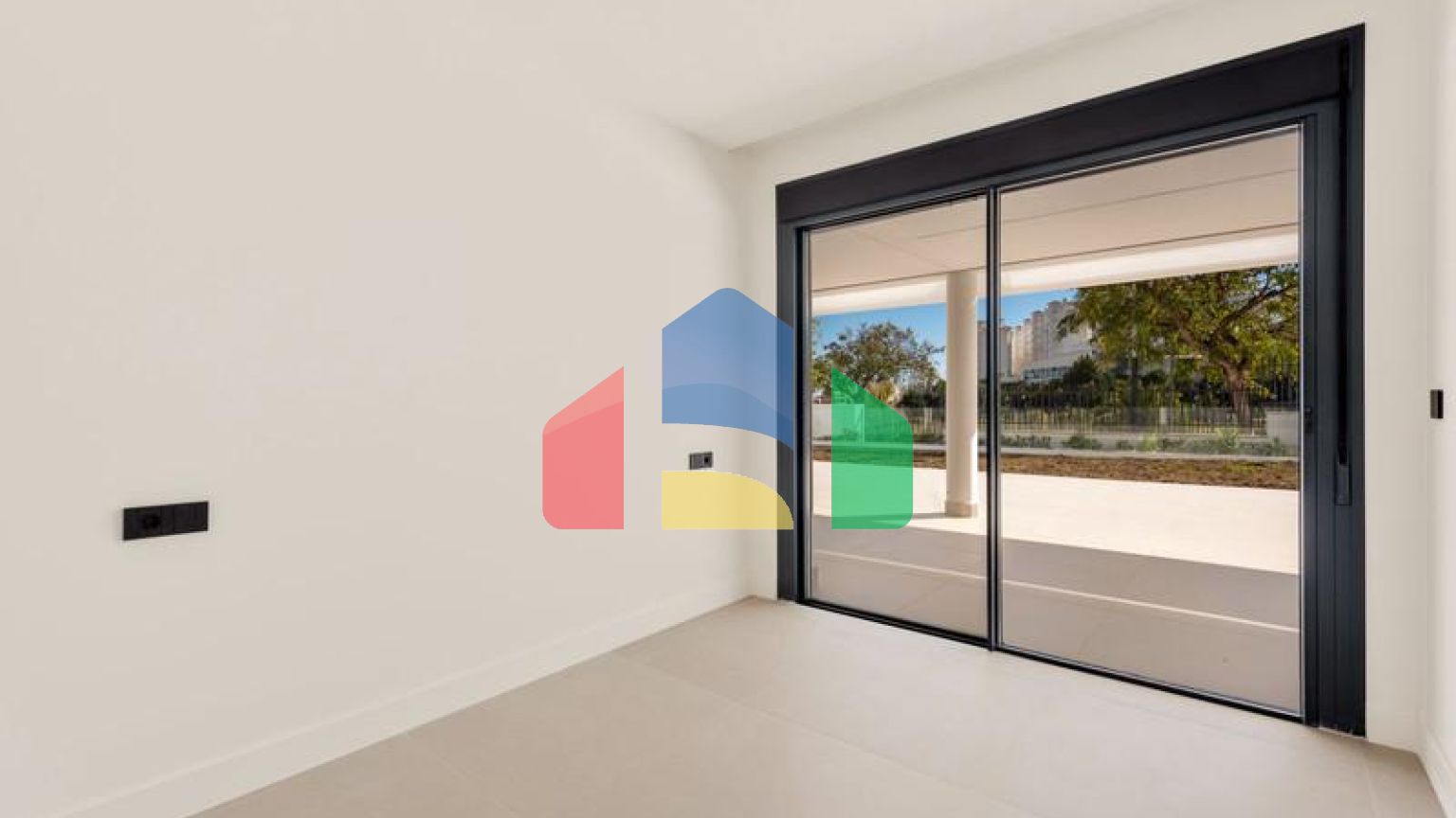 Эта квартира расположена в престижном кондоминиуме Mirador de Estepona.