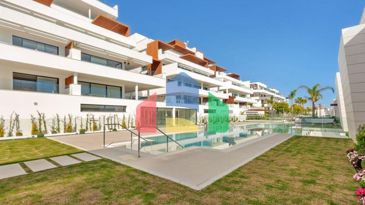 Эта квартира расположена в престижном кондоминиуме Mirador de Estepona.