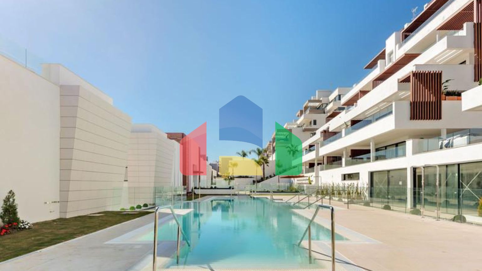 Эта квартира расположена в престижном кондоминиуме Mirador de Estepona.