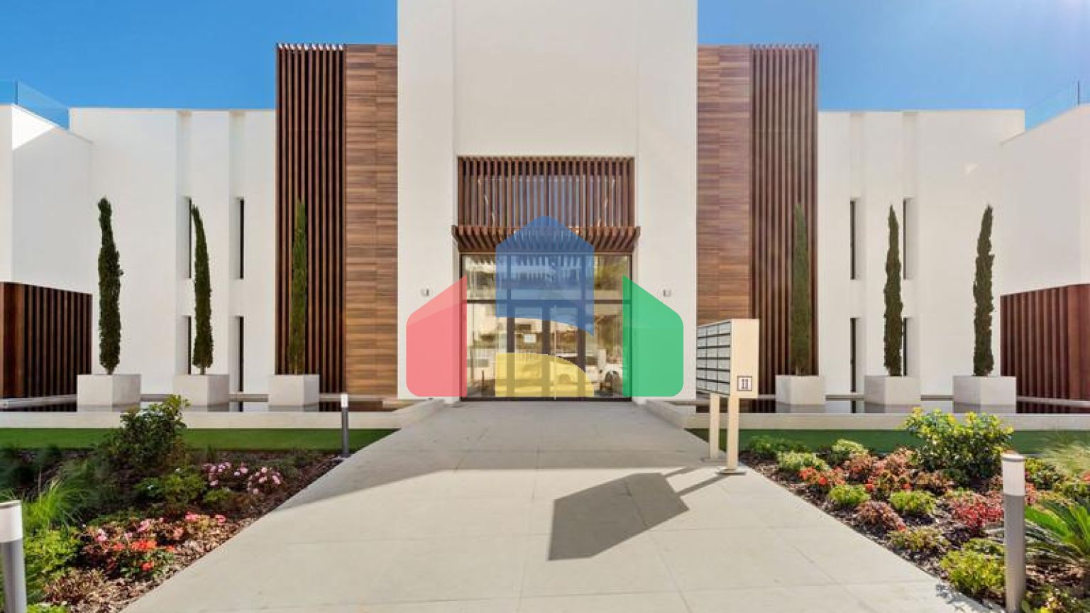 Эта квартира расположена в престижном кондоминиуме Mirador de Estepona.